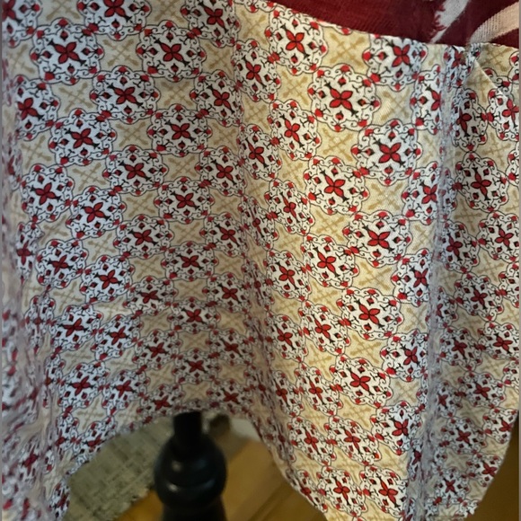 Beautiful Layered Top (L) - Picture 3 of 7